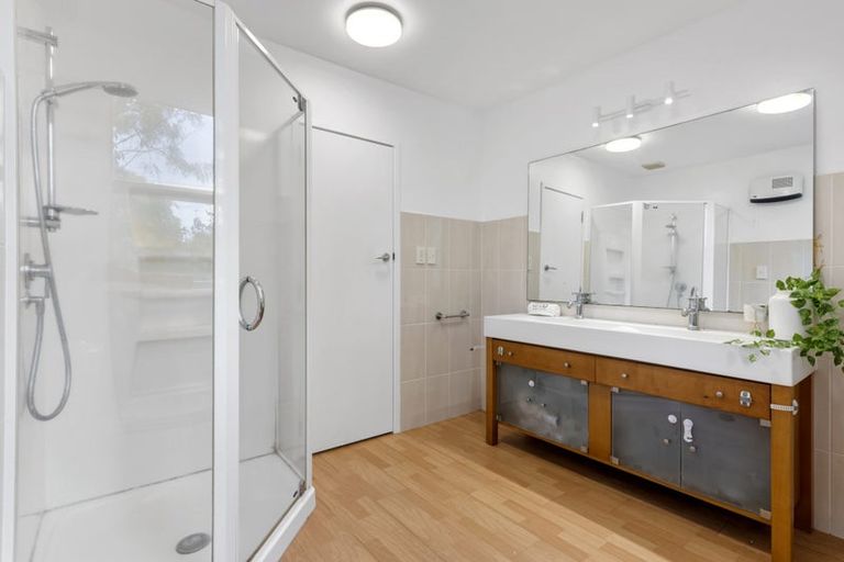 Photo of property in 122 Beach Road, Castor Bay, Auckland, 0620