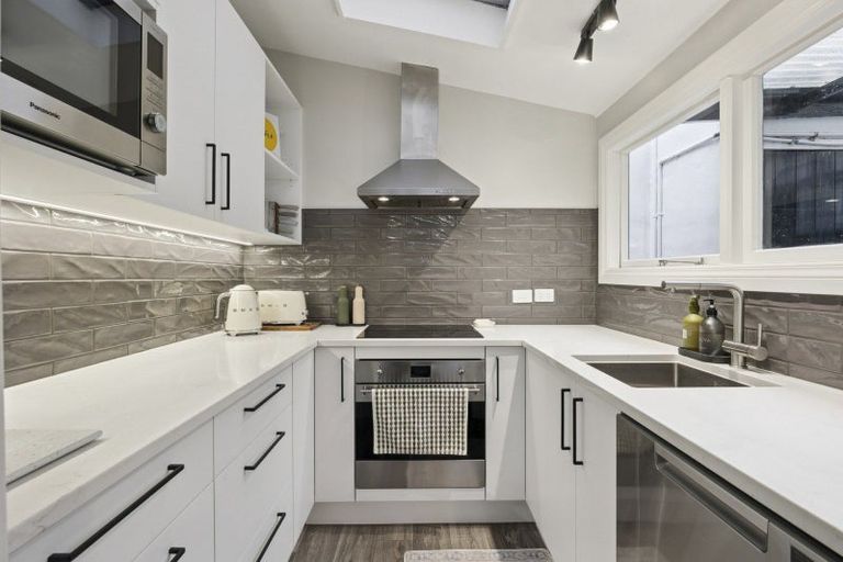 Photo of property in 323 Rattray Street, Dunedin Central, Dunedin, 9016