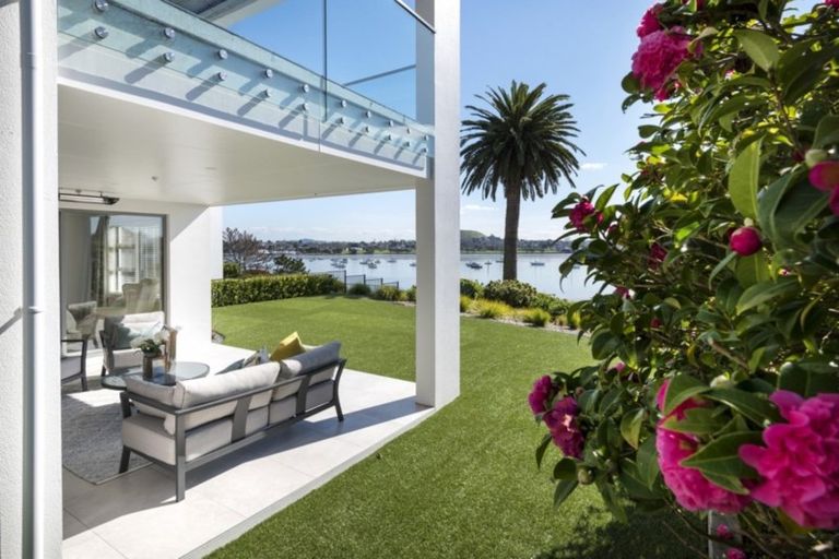 Photo of property in 3/89 Fisher Parade, Sunnyhills, Auckland, 2010