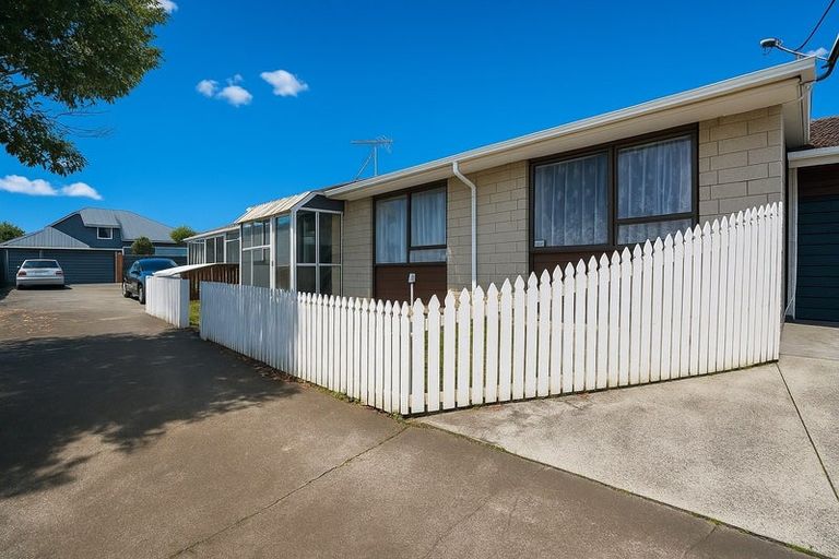 Photo of property in 2/98 Peverel Street, Riccarton, Christchurch, 8041