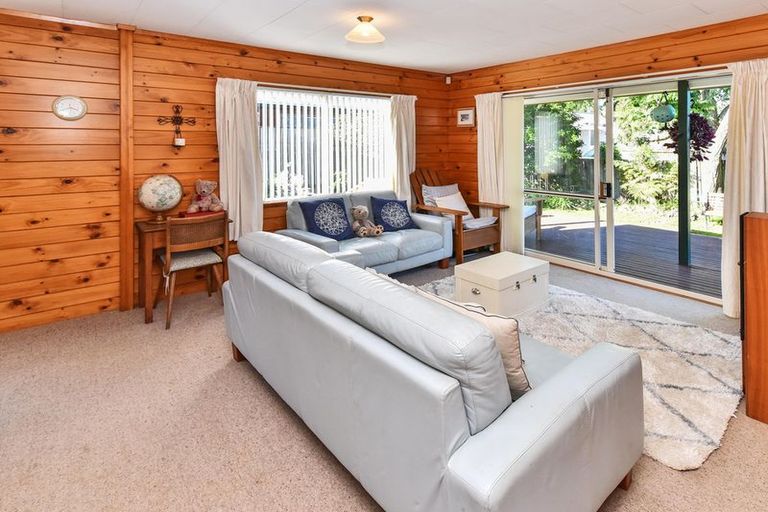 Photo of property in 1/133 Carnoustie Drive, Wattle Downs, Auckland, 2103