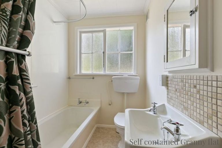 Photo of property in 72 Duthie Street, Karori, Wellington, 6012