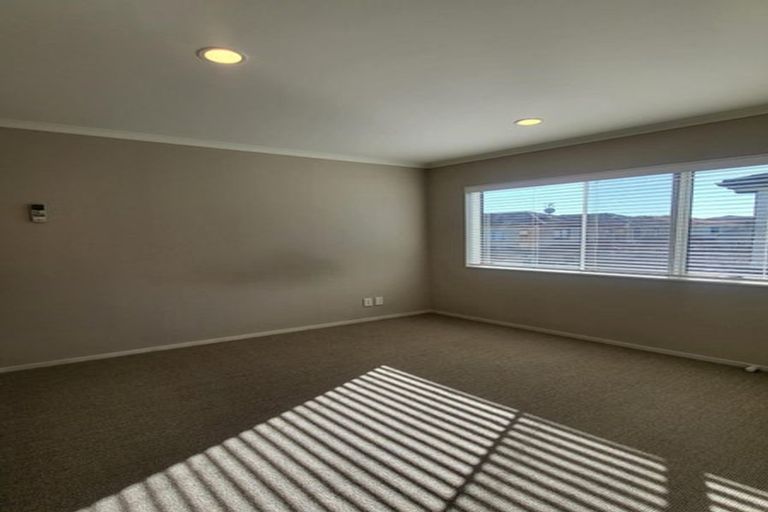 Photo of property in 11 Lorenzo Way, Flat Bush, Auckland, 2016