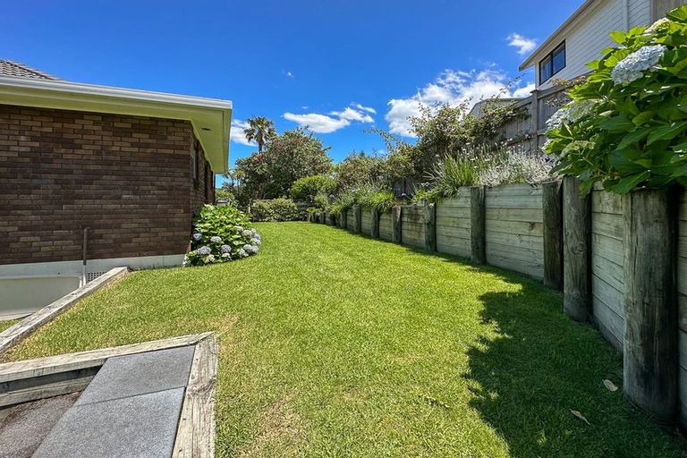 Photo of property in 2/51 Nigel Road, Browns Bay, Auckland, 0630