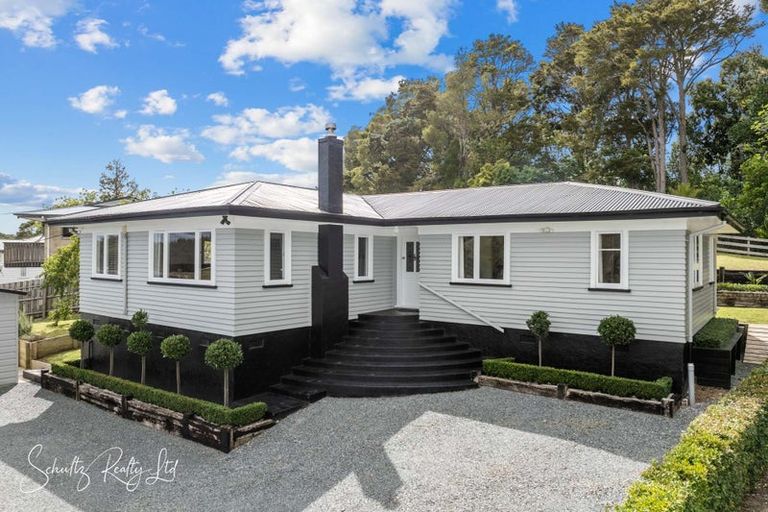 Photo of property in 16 Whaka Street, Maungaturoto, 0520
