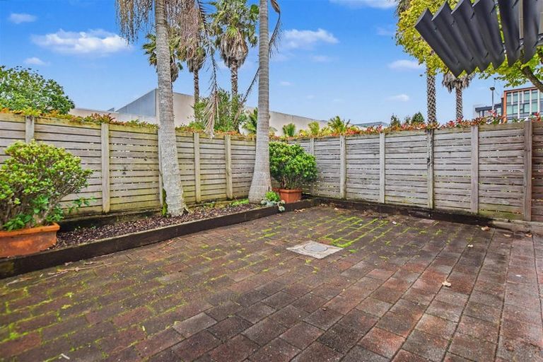 Photo of property in 24a/30 Westward Ho, Glen Eden, Auckland, 0602