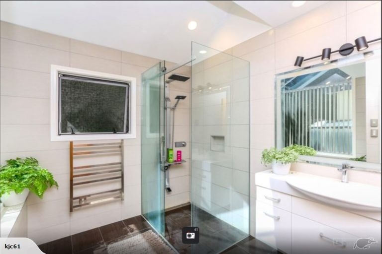 Photo of property in 7 Sequoia Grove, Merrilands, New Plymouth, 4312