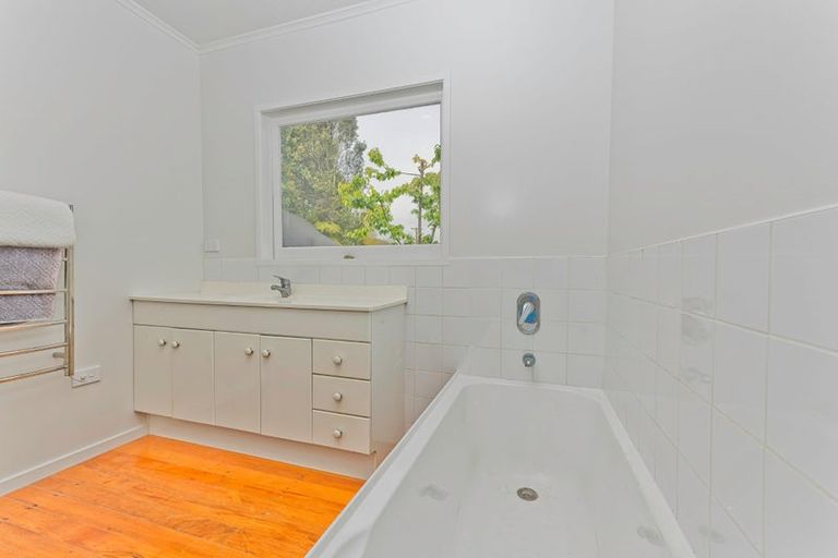 Photo of property in 51 Cambridge Road, Riverhead, 0820