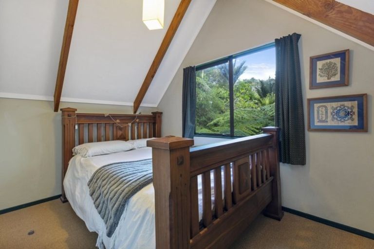 Photo of property in 11 Valley View Road, Titirangi, Auckland, 0604