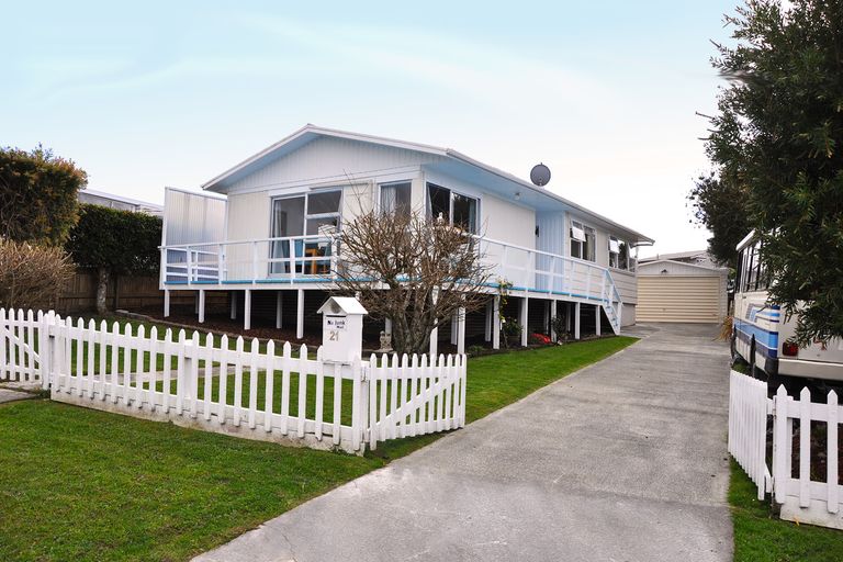 Photo of property in 21 Snells Beach Road, Snells Beach, 0920