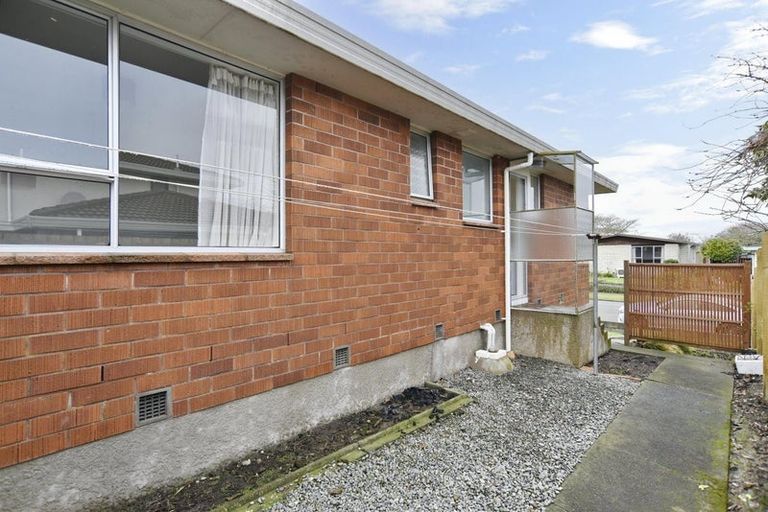 Photo of property in 1/3 James Condon Place, Redwood, Christchurch, 8051