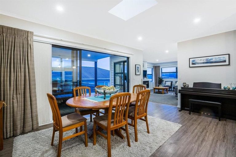 Photo of property in 12 Canary Way, Whitby, Porirua, 5024