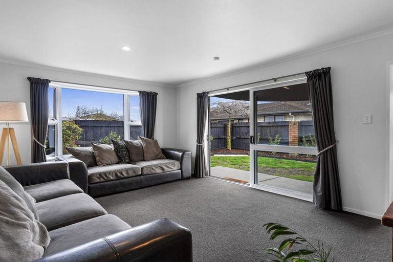 Photo of property in 2/9 Cassidy Place, Belfast, Christchurch, 8051