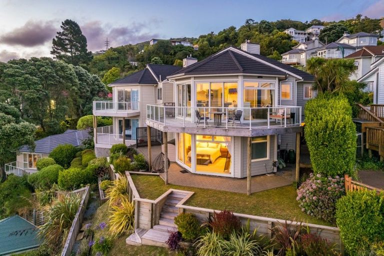 Photo of property in 11 Curnow Way, Kaiwharawhara, Wellington, 6035