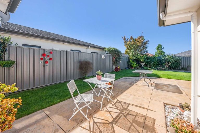 Photo of property in 76 Orotu Drive, Poraiti, Napier, 4112