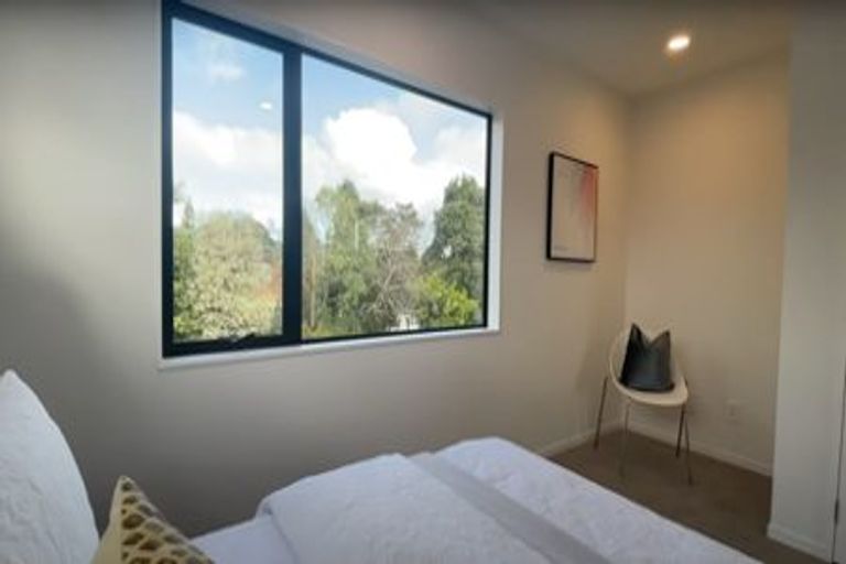 Photo of property in 2/34 Edmonton Road, Henderson, Auckland, 0612