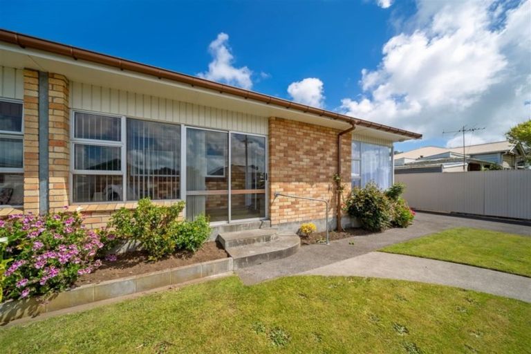 Photo of property in 15 Grey Street, Hawera, 4610