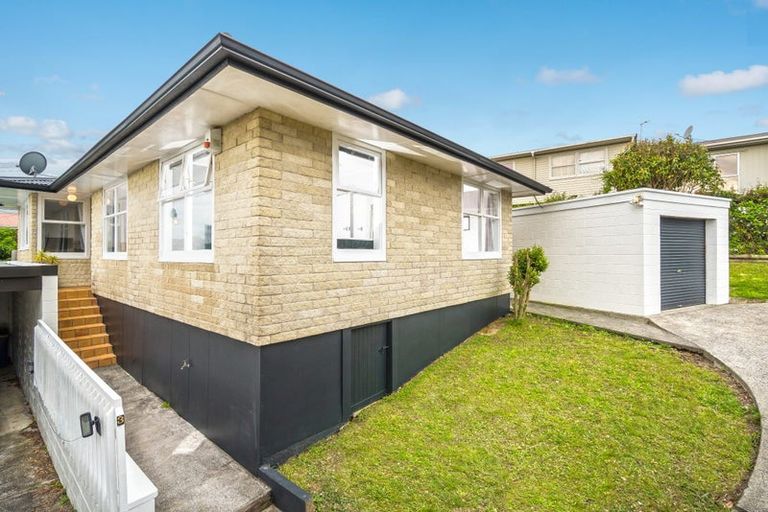 Photo of property in 3/10 Coroglen Avenue, Birkenhead, Auckland, 0626