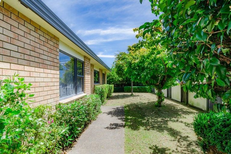 Photo of property in 6 Hemi Street, Waikanae, 5036