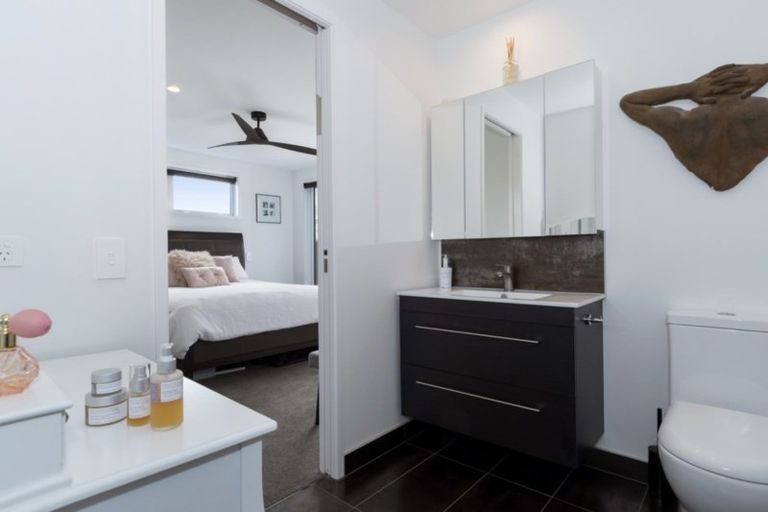 Photo of property in 9 Washingtonia Way, Omokoroa, 3114