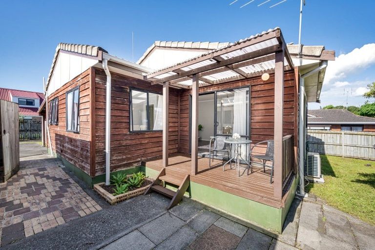 Photo of property in 2/83 Aviemore Drive, Highland Park, Auckland, 2010