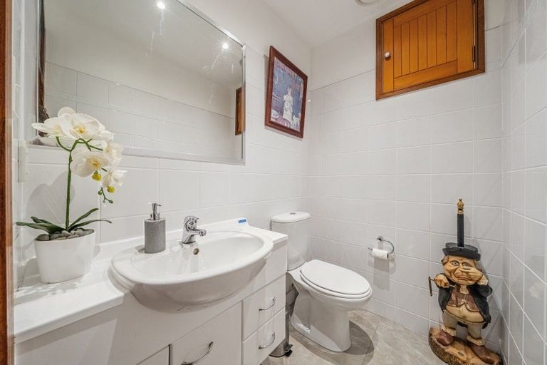 Photo of property in 62 Kiriwai Road, Paremata, Porirua, 5024