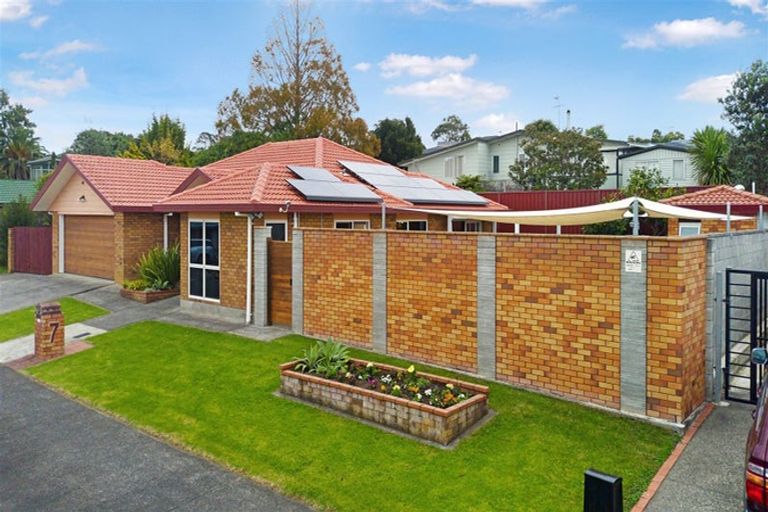 Photo of property in 7 Coupland Court, Glendene, Auckland, 0602