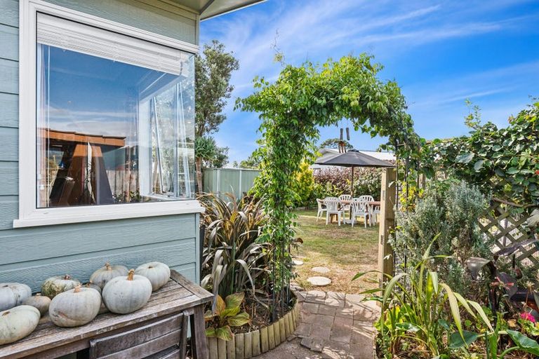 Photo of property in 52 Campbell Avenue, Paraparaumu, 5032