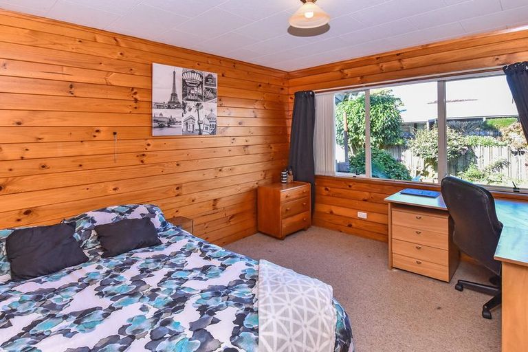 Photo of property in 1/133 Carnoustie Drive, Wattle Downs, Auckland, 2103