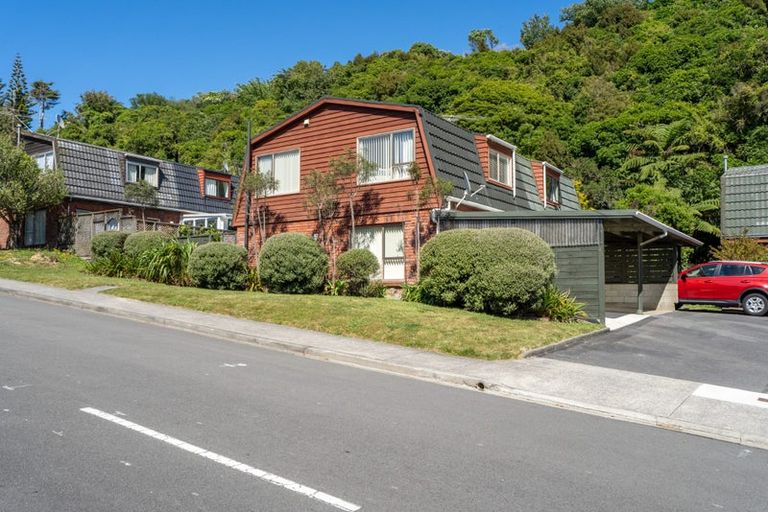 Photo of property in 85 Churton Drive, Churton Park, Wellington, 6037
