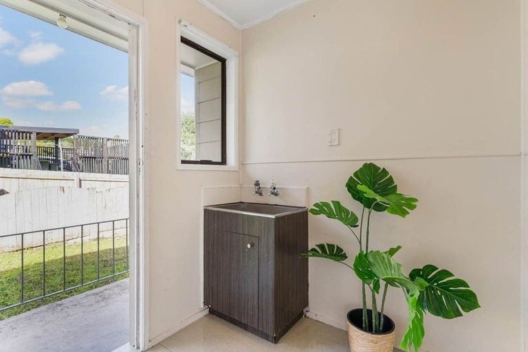 Photo of property in 9 Glucina Place, Glen Eden, Auckland, 0602