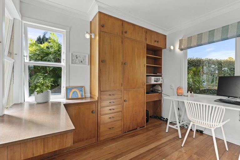 Photo of property in 222 Tukapa Street, Westown, New Plymouth, 4310