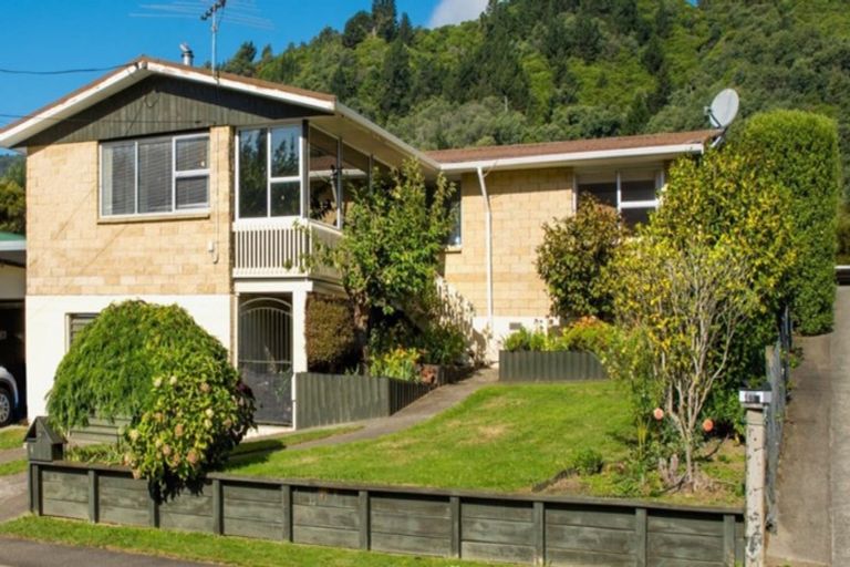 Photo of property in 51 Hampden Street, Picton, 7220