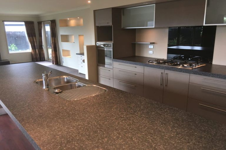 Photo of property in 26 Linkwater Way, Parklands, Christchurch, 8083