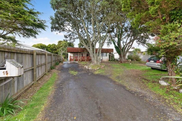 Photo of property in 15 Albert Road, Kelston, Auckland, 0602