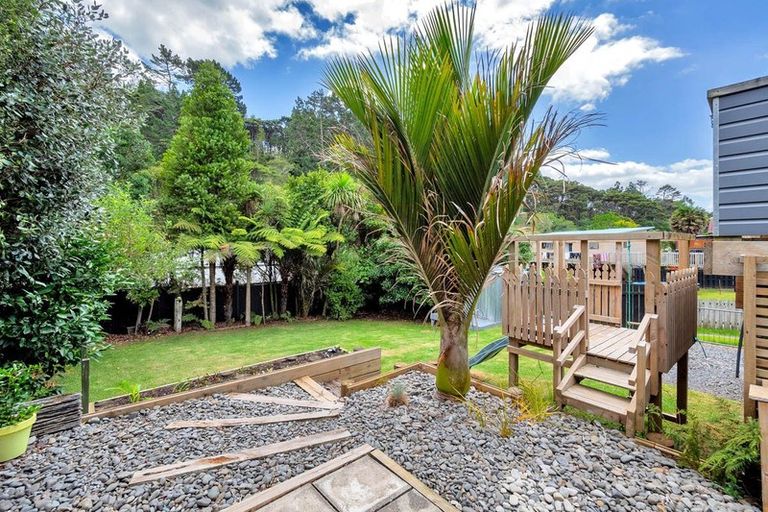Photo of property in 21 Birdwood Road, Swanson, Auckland, 0612