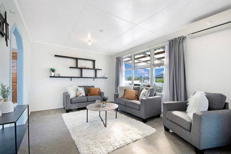 Photo of property in 33 Lincoln Park Avenue, Massey, Auckland, 0614