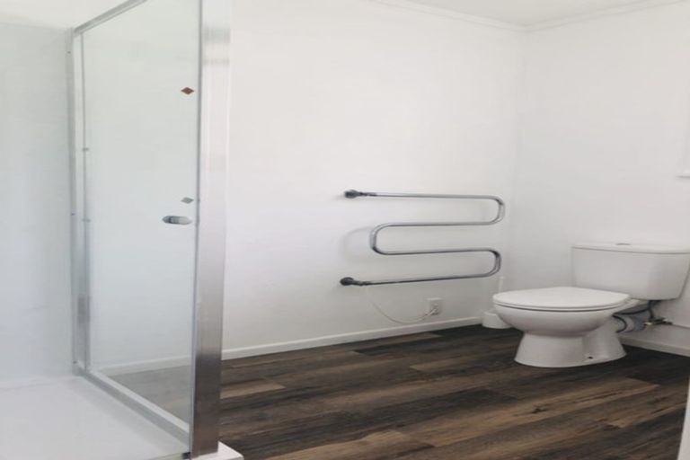 Photo of property in 8 Cheryl Place, Hillcrest, Auckland, 0627