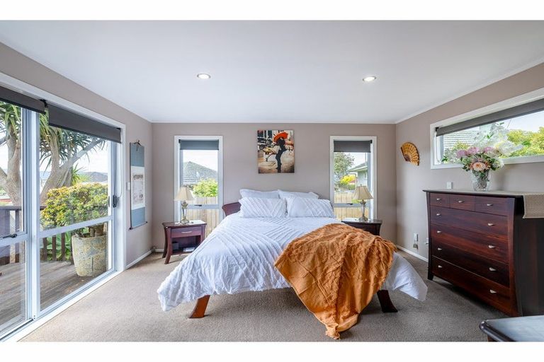 Photo of property in 202 Te Atatu Road, Te Atatu South, Auckland, 0610