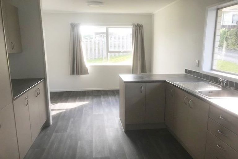 Photo of property in 26 Halberg Street, Glenfield, Auckland, 0629