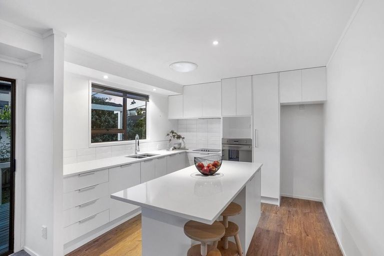 Photo of property in 3/28 Beach Road, Castor Bay, Auckland, 0620