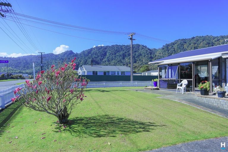 Photo of property in 74 Hall Street, Cobden, Greymouth, 7802