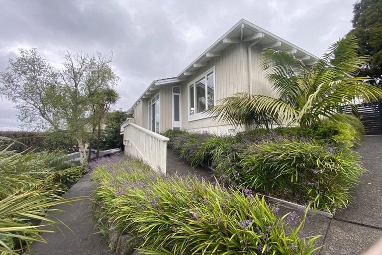 Photo of property in 37 Gill Avenue, Te Atatu Peninsula, Auckland, 0610