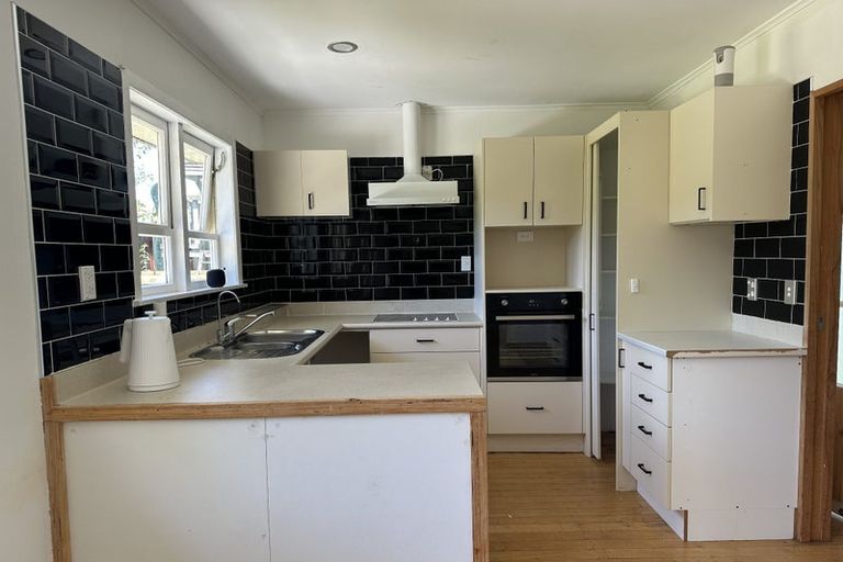 Photo of property in 4 Ridgemount Rise, Mangere Bridge, Auckland, 2022