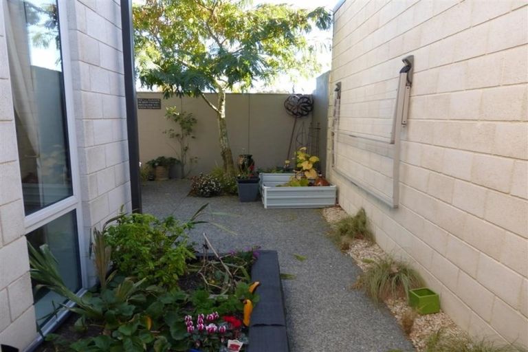 Photo of property in 21 Pavilion Crescent, Hillmorton, Christchurch, 8024