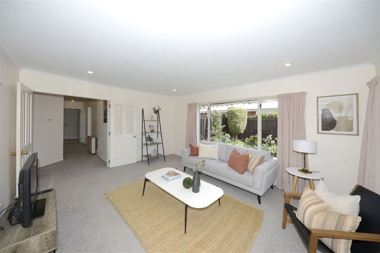 Photo of property in 141 Avonhead Road, Avonhead, Christchurch, 8042