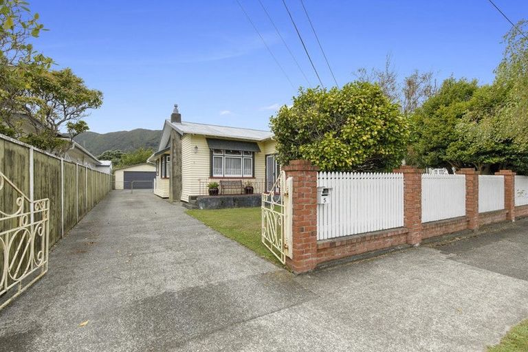 Photo of property in 5 Moana Grove, Waiwhetu, Lower Hutt, 5010