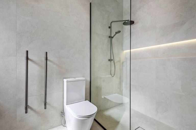 Photo of property in 8a Serrata Place, Browns Bay, Auckland, 0630