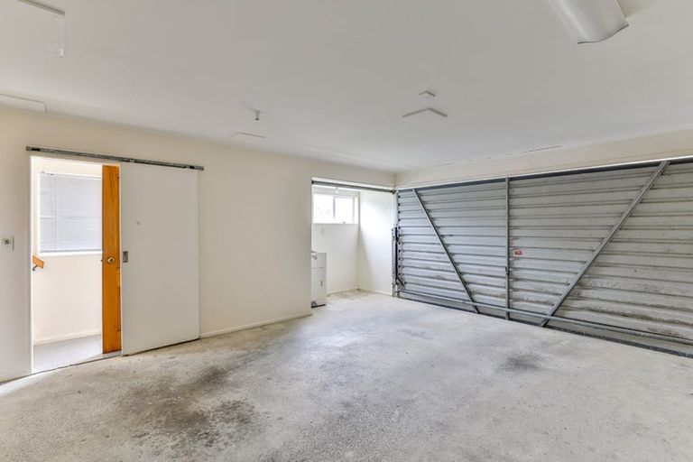 Photo of property in 2/28 Witheford Drive, Bayview, Auckland, 0629