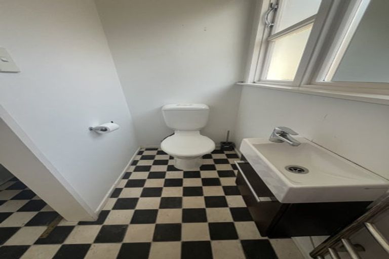 Photo of property in 5 Wha Street, Lyall Bay, Wellington, 6022